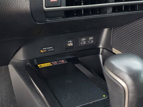 Used 2025 Toyota Camry SE w/ Convenience Package FWD image 19