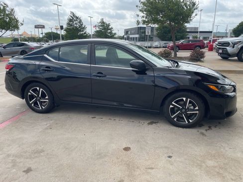 Used 2024 Nissan Sentra SV FWD image 5