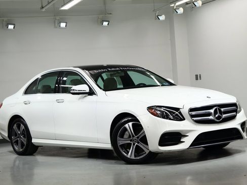 Used 2020 Mercedes-Benz E 350 4MATIC Sedan image 2