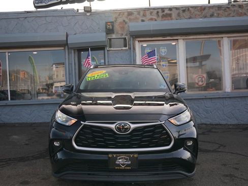 Used 2020 Toyota Highlander XLE image 1