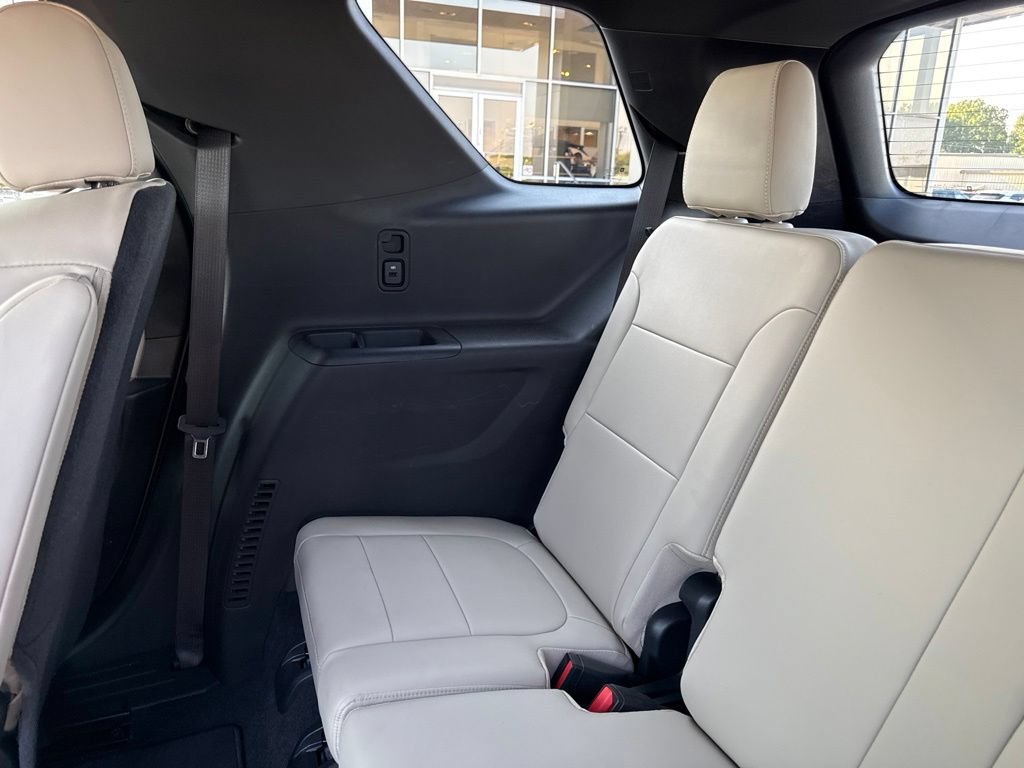 Used 2023 Chevrolet Traverse LT w/ LT Premium Package AWD/4WD image 19
