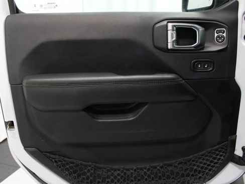 Used 2023 Jeep Wrangler Unlimited Sahara w/ Cold Weather Group AWD/4WD image 11