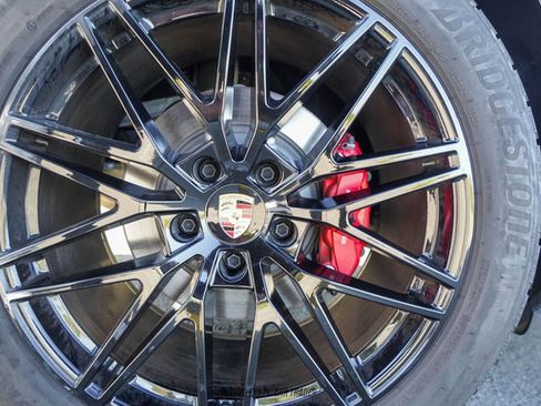 Used 2024 Porsche Cayenne S image 90