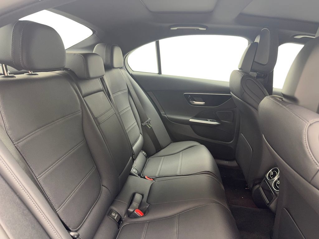 Used 2025 Mercedes-Benz C 300 4MATIC Sedan image 25