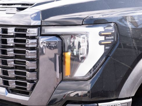 Used 2024 GMC Sierra 3500 Denali Ultimate AWD/4WD image 23