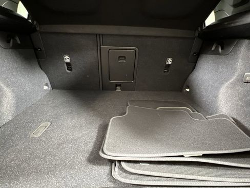 Used 2023 Volvo XC40 Recharge Plus image 22