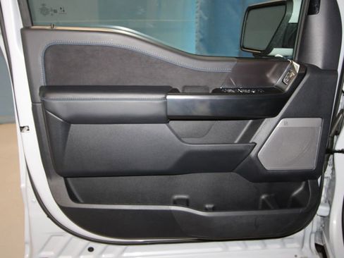 Used 2025 Ford F150 Platinum image 5