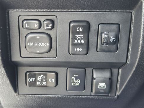 Used 2014 Toyota Tundra Platinum RWD image 23
