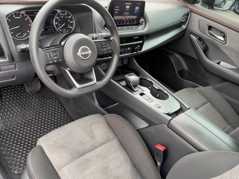 Certified 2022 Nissan Rogue SV image 16