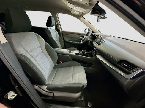 Used 2023 Nissan Rogue SV image 31