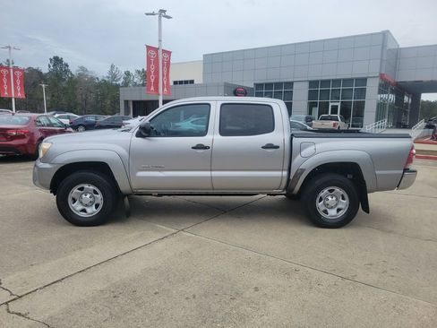 Used 2015 Toyota Tacoma PreRunner image 2