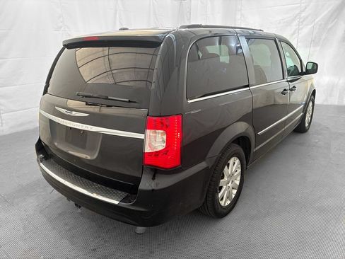Used 2014 Chrysler Town & Country Touring FWD image 6