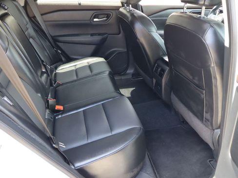 Used 2023 Nissan Rogue SV w/ SV Premium B Package FWD image 18