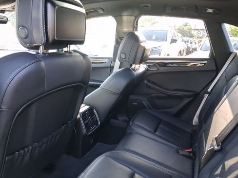 Used 2023 Porsche Macan S AWD/4WD image 10