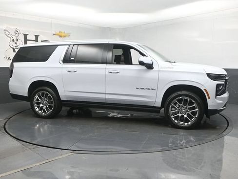 New 2026 Chevrolet Suburban High Country AWD/4WD image 28