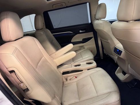 Used 2015 Toyota Highlander Limited Platinum AWD/4WD image 19
