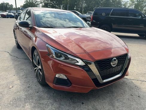 Used 2021 Nissan Altima 2.5 SR w/ SR Premium Package image 3