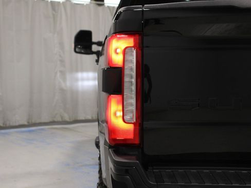 Used 2023 Ford F250 Lariat w/ Lariat Ultimate Package AWD/4WD image 31