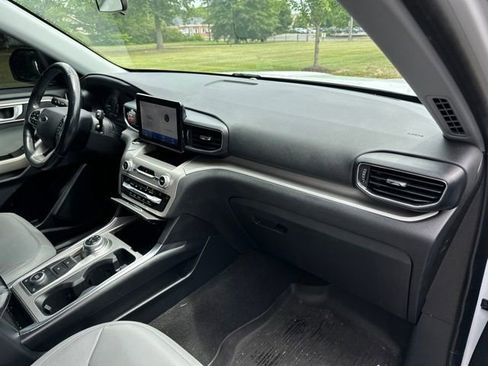 Used 2021 Ford Explorer XLT w/ Equipment Group 202A AWD/4WD image 28
