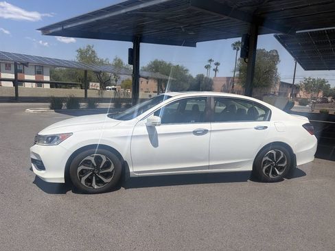Used 2017 Honda Accord EX image 3