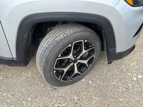 Used 2025 Jeep Compass Limited image 6