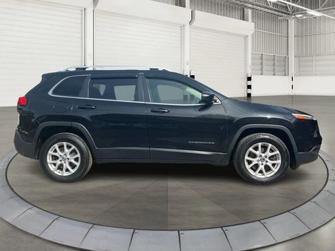 Used 2015 Jeep Cherokee Latitude w/ Comfort/Convenience Group AWD/4WD image 2