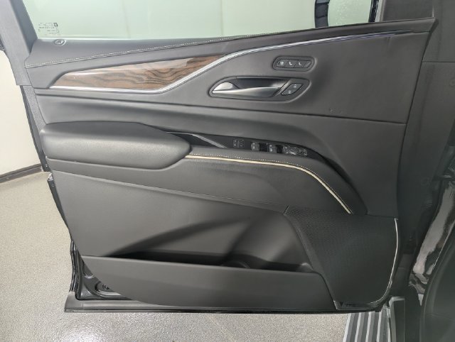 Used 2023 Cadillac Escalade Sport Platinum w/ Heavy-Duty Trailer Package AWD/4WD image 9