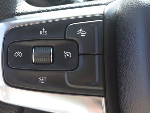Used 2025 Chevrolet Blazer LT FWD image 19