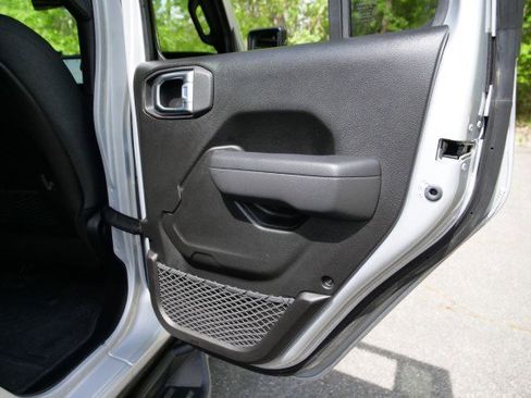 Used 2024 Jeep Wrangler Unlimited Rubicon w/ Technology Group image 41