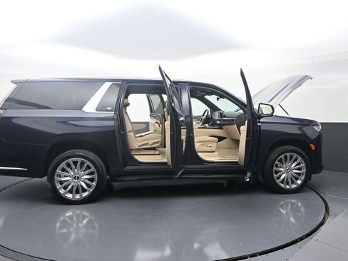 Used 2024 Cadillac Escalade ESV Premium Luxury image 45