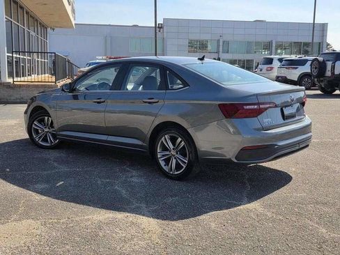 Used 2024 Volkswagen Jetta SE FWD image 4