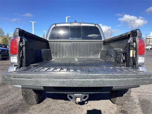 Used 2022 Toyota Tacoma TRD Sport image 28
