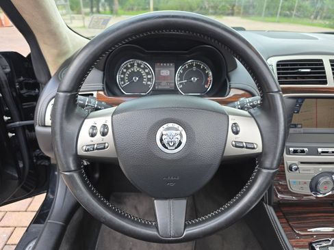 Used 2010 Jaguar XK Convertible RWD image 29