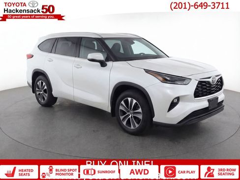 Used 2021 Toyota Highlander XLE image 1