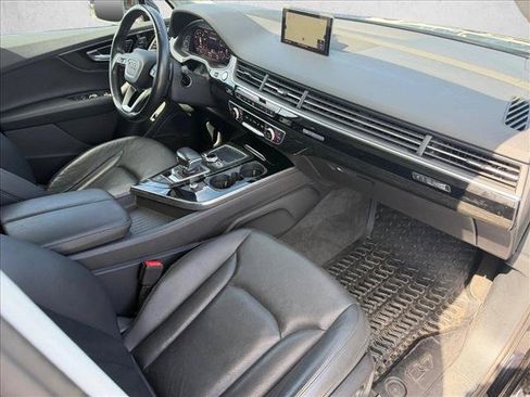 Used 2017 Audi Q7 3.0T Prestige w/ Prestige Package AWD/4WD image 17