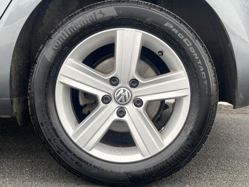 Used 2017 Volkswagen Golf Wolfsburg Edition FWD image 28
