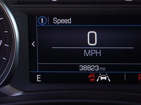 Used 2024 GMC Terrain SLE image 27