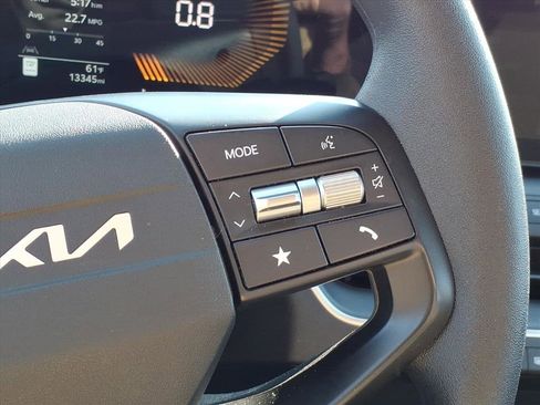 Used 2025 Kia K4 LXS image 30