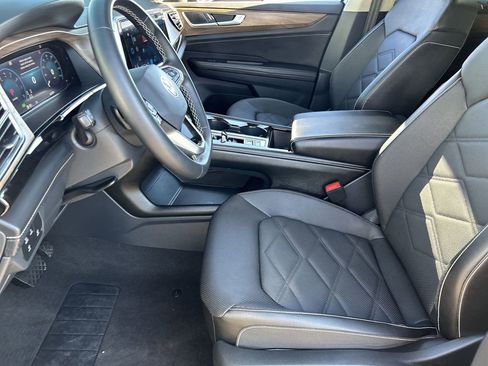 Certified 2024 Volkswagen Atlas SE AWD/4WD image 16