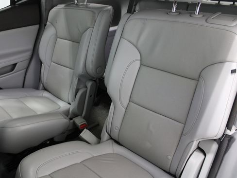 Used 2021 GMC Acadia SLT AWD/4WD image 16