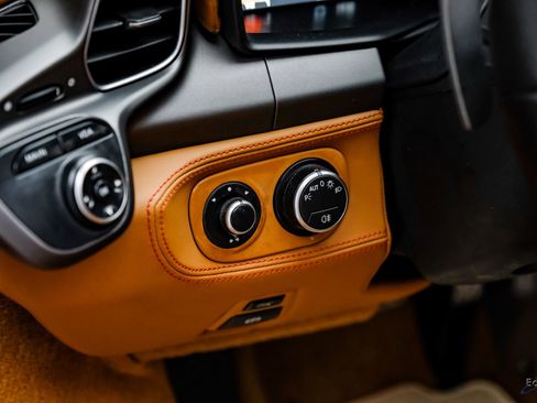 Used 2013 Ferrari 458 Spider image 90