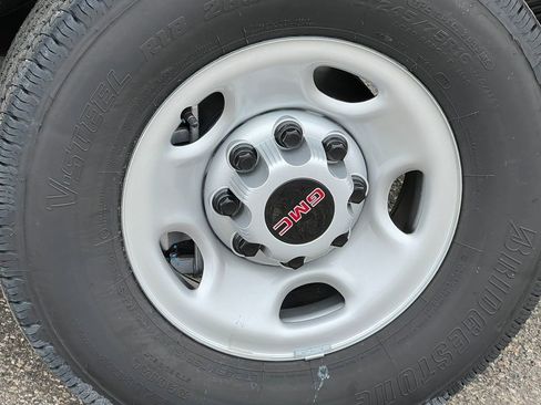 New 2025 GMC Savana 3500 Extended w/ Driver Convenience Package RWD image 8