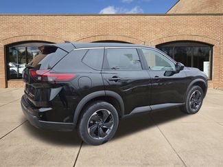 Used 2025 Nissan Rogue SV video 3