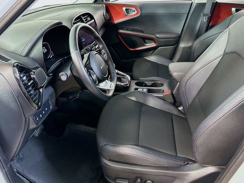 Used 2023 Kia Soul GT-Line w/ GT-Line Technology Package FWD image 9