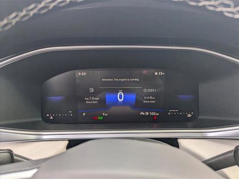 Certified 2025 Volkswagen Taos SE image 12