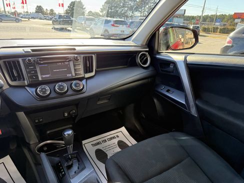 Used 2017 Toyota RAV4 LE image 12