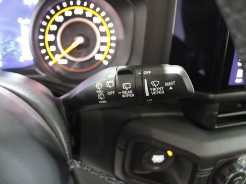 Used 2025 Jeep Wrangler Unlimited Rubicon image 39