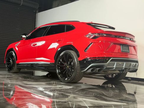 Used 2019 Lamborghini Urus Sport Utility 4D image 16
