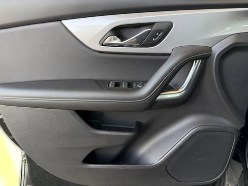 Used 2025 Chevrolet Blazer LT image 23