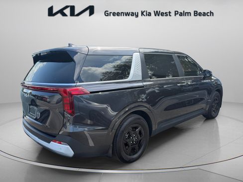 Used 2025 Kia Carnival FWD image 7